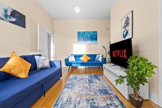 3 Bedrooms Elegant Homely House, Sleeps 6 Comfortably with 4 Double Beds, Newcastle, Free Street Parking, Business Travellers, Contractors, & Holiday Goers, Near all Major Transport Links in Newcastle & City Centre - 8