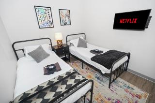 McCormick Place 2BR Oasis with Optional Parking, Patio, Gym for up to 6 guests Near Museum Campus, Grant Park & Soldier Field - 3