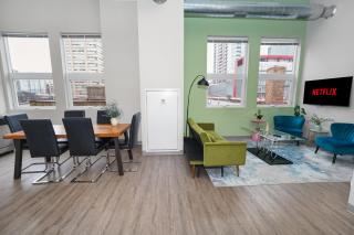 McCormick Place 2BR Oasis with Optional Parking, Patio, Gym for up to 6 guests Near Museum Campus, Grant Park & Soldier Field - 1