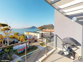 Stunning Water Views and Top Floor Unit - 8