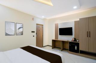 Super Townhouse Oak Premier Raidurg Biodiversity Park - 1