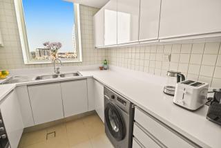 Beachfront Balcony with Priceless Sunset Views Iconic Dubai Vacation - 4