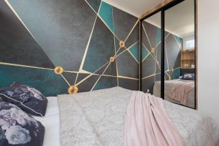 Modern One-Bedroom Apartment in the City Centre 550 m to the Palace of Culture and Science by Noclegi Renters - 2