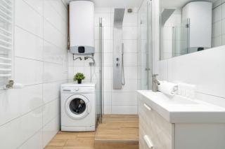 Bright Apartment Działyńskich Poznań Near Old Town by Noclegi Renters - 4