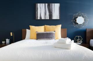 Walk to Space Needle from a Vibrant Cap Hill Loft - 2