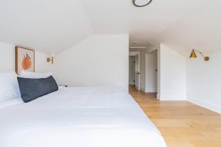 Quintessential Queen Anne charmer w 7Beds4Baths - 3