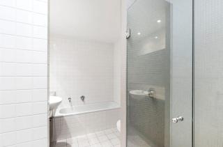 Humble bedroom free street parking & wifi - 9