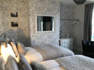 The Glastonbury Town House - 2