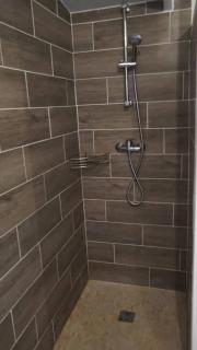 Bungalow moderne avec jardin privé à Grand Bourg - 2