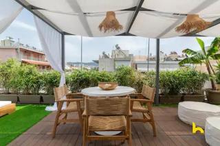 Rooftop Hideaway w Large Private Patio near Metro - 3