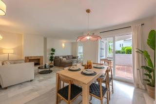 Marvellous 3 Bedroom Flat with Pool and Terrace - 9