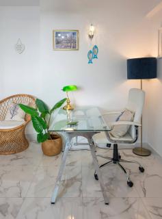 Modern 1 Bedroom Apartment, Steps from the Sea & Downtown - Marbella - 6