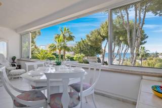 Shiny 2BR Apt with Views, Pool, Great Location - 8