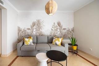 Renovated in 2024 - Apartment with Pool and Parking - 3