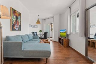 Gorgeous 3 Br Apart with Sea Views, Pool - 8