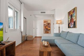 Gorgeous 3 Br Apart with Sea Views, Pool - 4