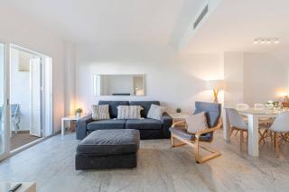 Townhouse w/ Swimming Pool and Underground Parking - 8