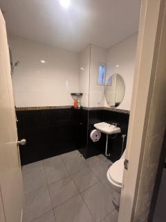 Cozy 2-Bedroom Place in a Quiet Area Nearby Beach - 5