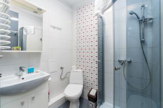 Jaremy Standard Apartment by BookingHost - 3