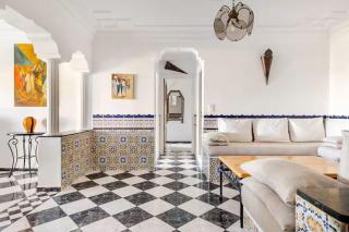 City Center Apt With a Stunning Beach View & WiFi - 6