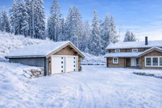 Scenic Lake Cabin, 30 Mins from Airport - 7