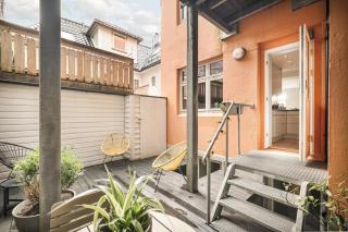 Stylish 2BR with Patio and Smart TV - 10 min to Bryggen - 7