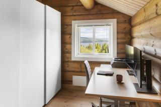 Scenic Lake Cabin, 30 Mins from Airport - 4