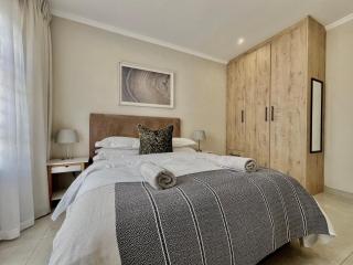Midrand 2-Bedroom Oasis in Glen Austin - 4
