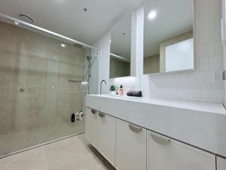 Brand new apartment free parking - 7