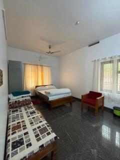 OASIS LAXURY AND BUDGET HOMESTAY with 3 different rooms - 9