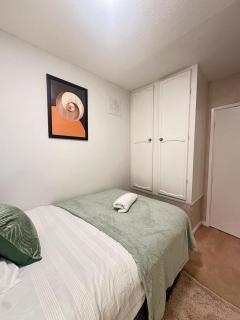 4-Bed Parking, Fast WiFi, M42 Great for team work - 3