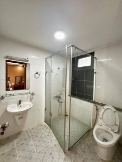 Quynh Giang Hotel - 10 minutes to Tan Son Nhat Airport - 3