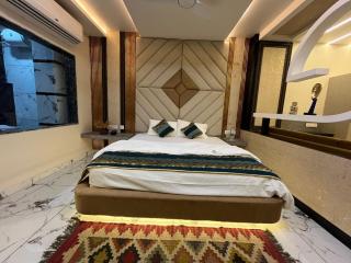 The Hotel Emerald - 3