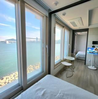 Busan#Gwangalli#감성숙소#광안대교#일출#오션뷰 - 8