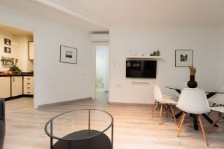 Beautiful and Comfortable Apartment for 6 People Next to Fira de Barcelona - 1