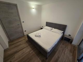 White House with Parking - 4