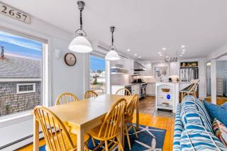 Spacious Waterfront Home - Private Deck, Beach - 1