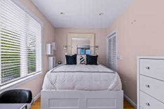 Stunning West End Waterfront Views w/ Parking - 9