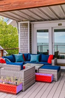 Stunning West End Waterfront Views w/ Parking - 4