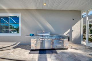 CoralVilla Pure Elegance - prime boat location, pool, hot tub, outdoor kitchen - 2