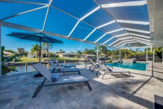 CoralVilla Pure Elegance - prime boat location, pool, hot tub, outdoor kitchen - 4