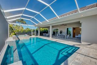 CoralVilla Pure Elegance - prime boat location, pool, hot tub, outdoor kitchen - 6