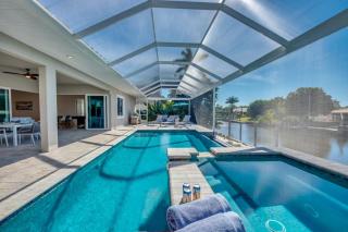 CoralVilla Pure Elegance - prime boat location, pool, hot tub, outdoor kitchen - 7