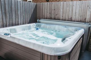 Coastal Courtyard with Hot Tub, Greatstone - 8