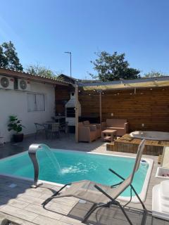 Casa com piscina e hidro, a 8 min da praia do sonho, Palhoça - Palhoça - 8