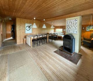 Family-Friendly House With A Scenic View - 3