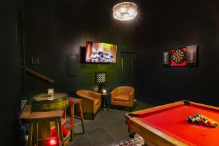 Speakeasy Game Room, Hot Tub, Fire Pit, King Bed - Close to Downtown - 0