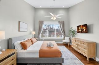 Speakeasy Game Room, Hot Tub, Fire Pit, King Bed - Close to Downtown - 1
