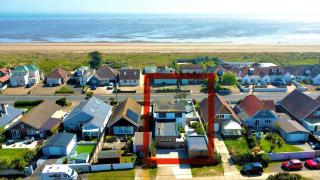 Amber Lights Coastal Getaway, Greatstone - 5