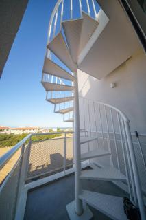 Blue Horizon Seaview Suite with Rooftop and Pool in Paralimni - 3